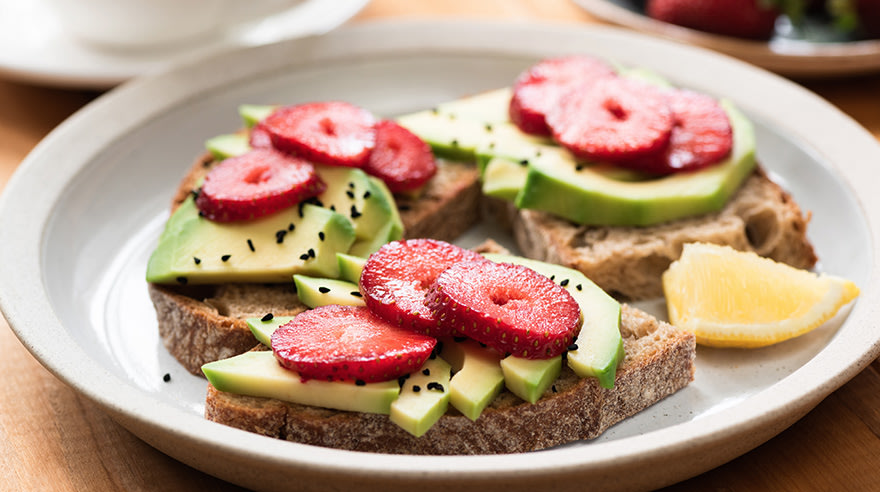 Toast with avocados and strawberries