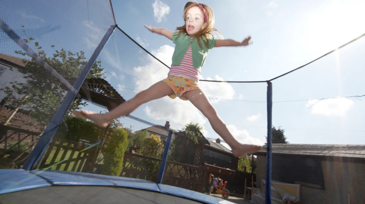 Trampoline-Safety-HN379-Kid-Safety-iStock000019320107-Sized