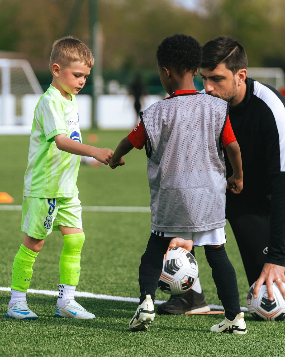 Kids team together