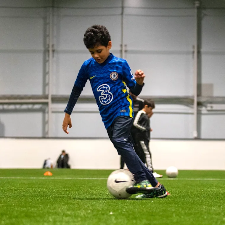 Playing football indoors vs. playing football outdoors: 5 benefits of both
