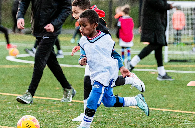 What age do most football players start?