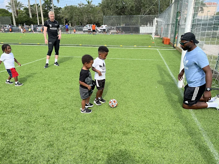 Cómo se desarrollan las habilidades de fútbol en cada edad: fomentando el desarrollo infantil a través del deporte