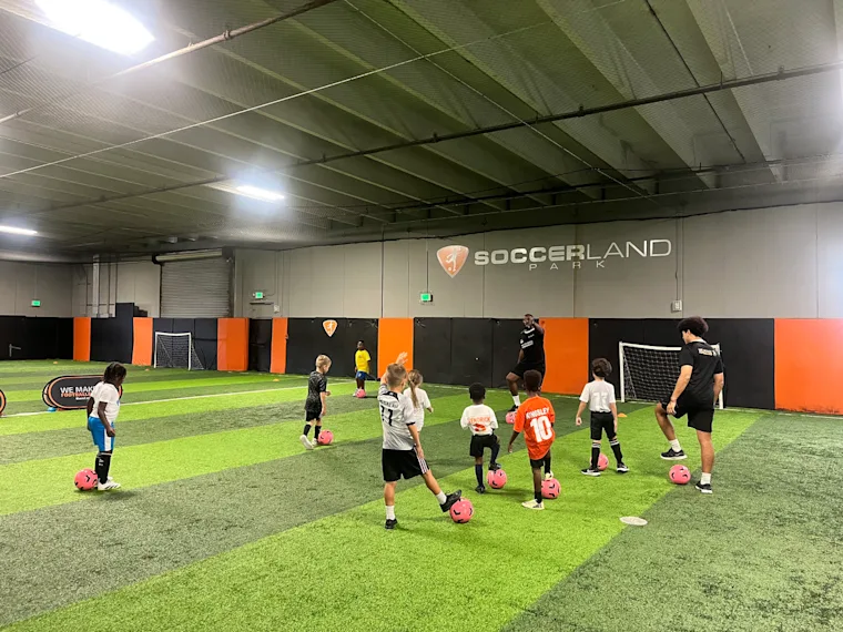 Cómo el fútbol desarrolla habilidades sociales: lo que los niños aprenden más allá del juego