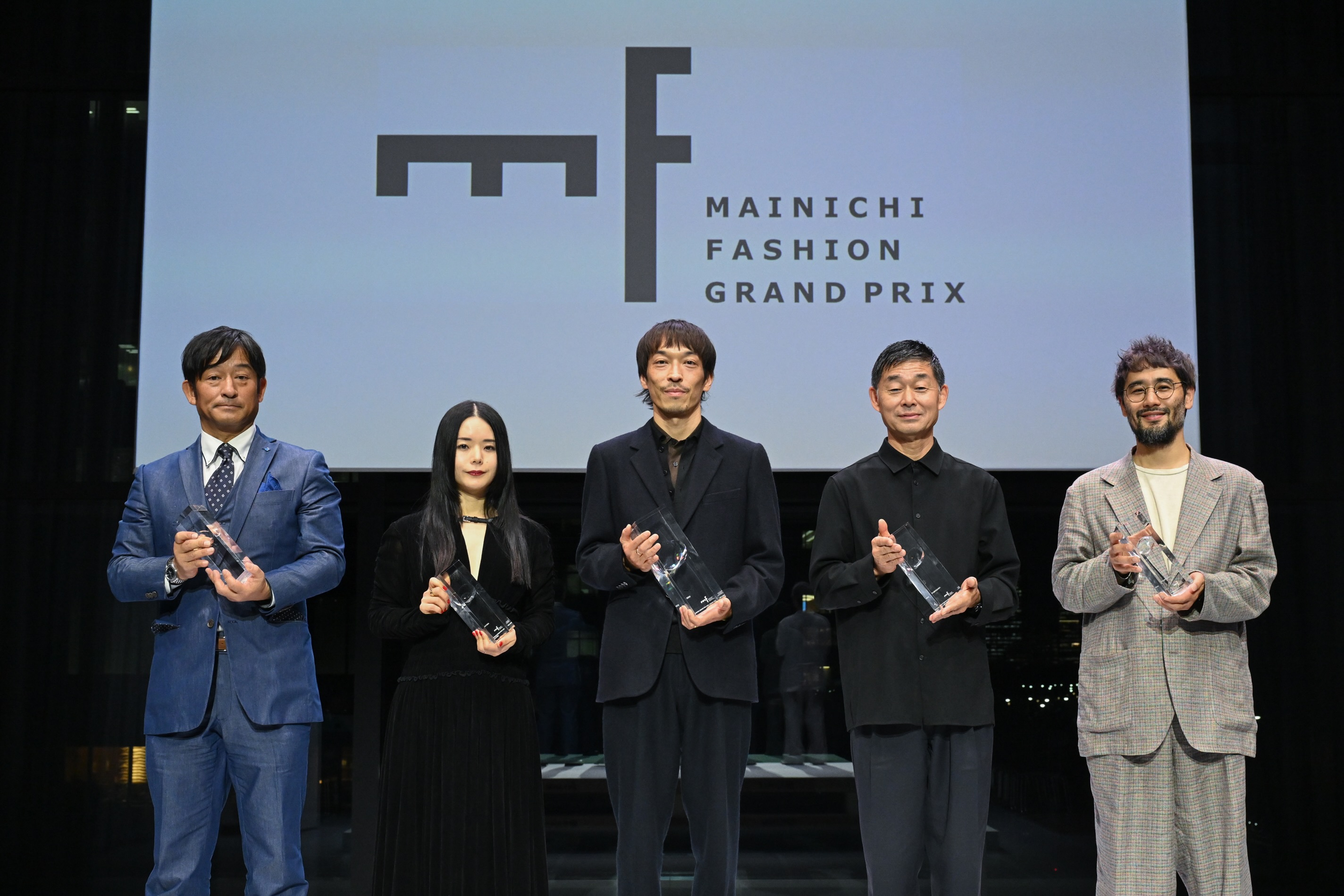 Picture of 第43回毎日ファッション大賞：修了生の舟山瑛美さん（FETICO）が新人賞・資生堂奨励賞、宮浦晋哉さん（糸編）が鯨岡阿美子賞を受賞。