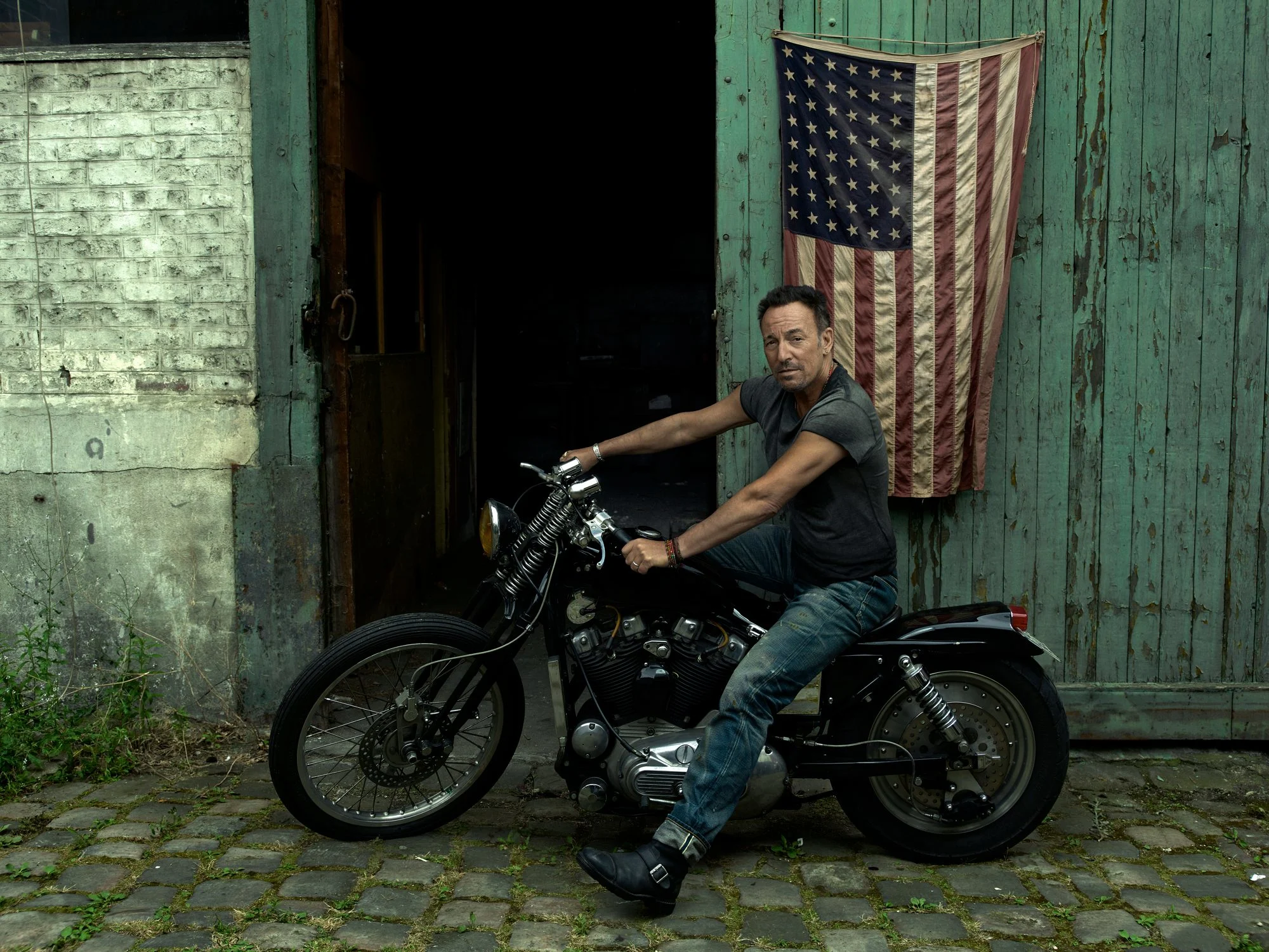 Annie Leibovitz, Bruce Springsteen on tour, Paris, 2016. © Annie Leibovitz.