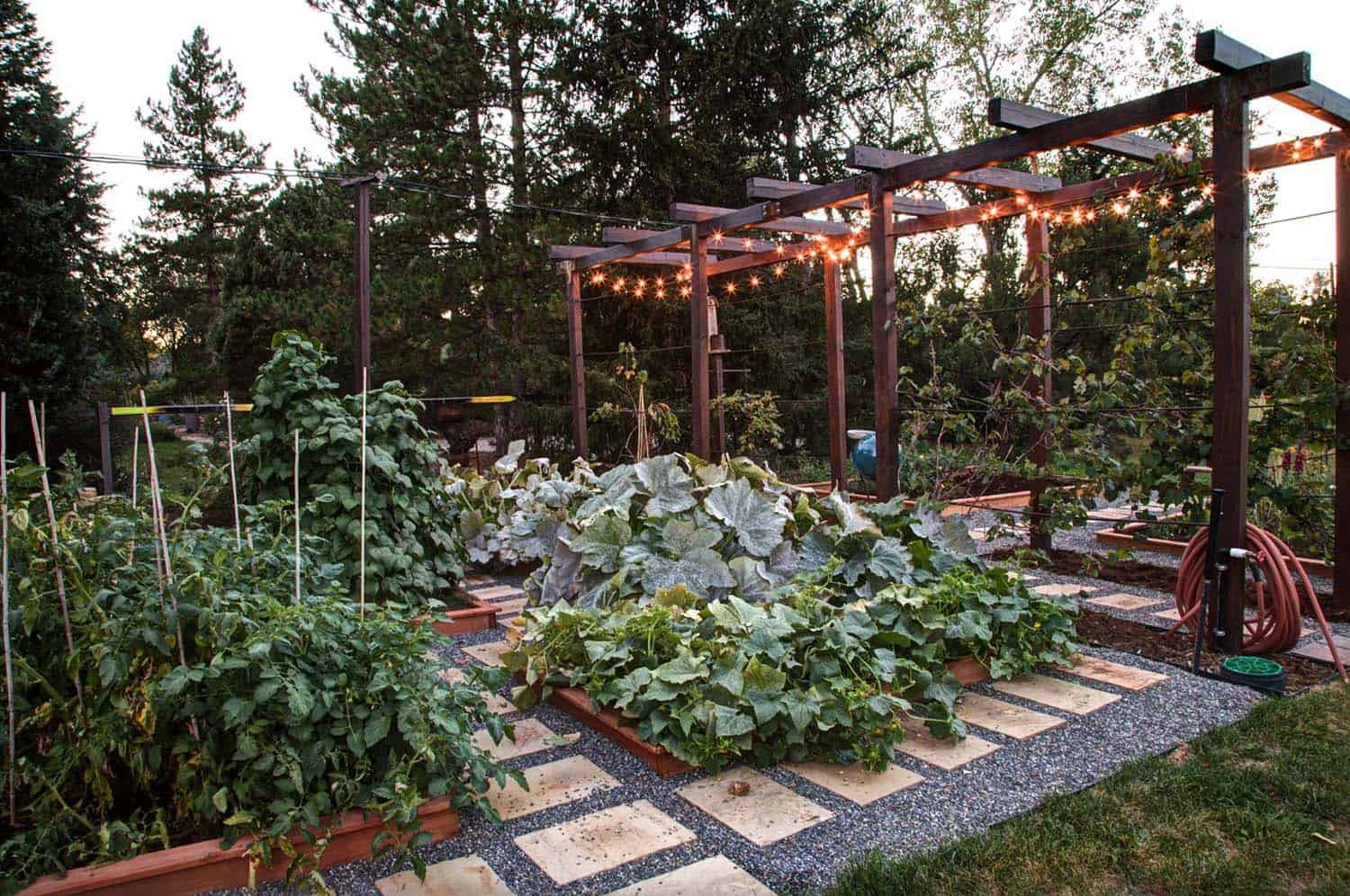 Inspiring-Vegetable-Garden-Ideas-01-1-Kindesign