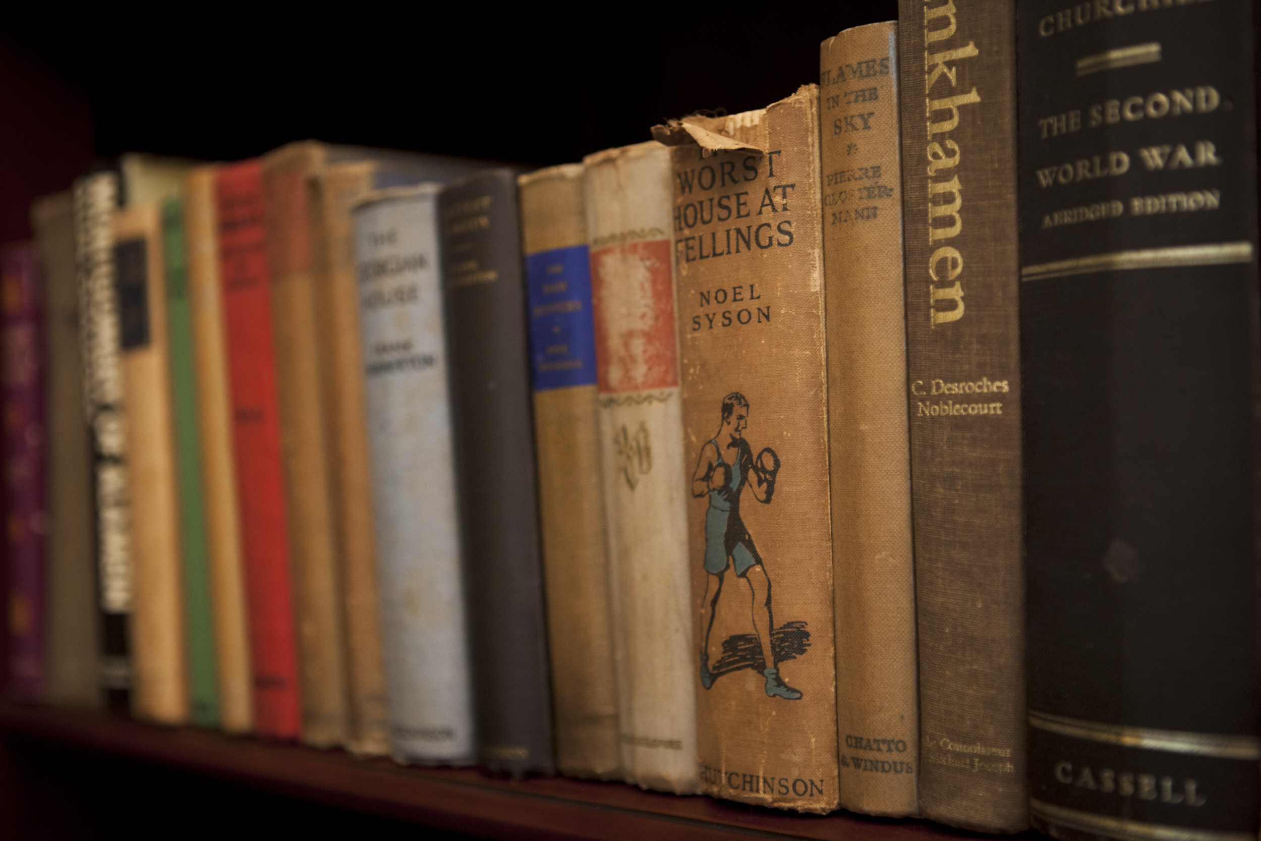 Leura Rose Cottage library, Blue Mountains