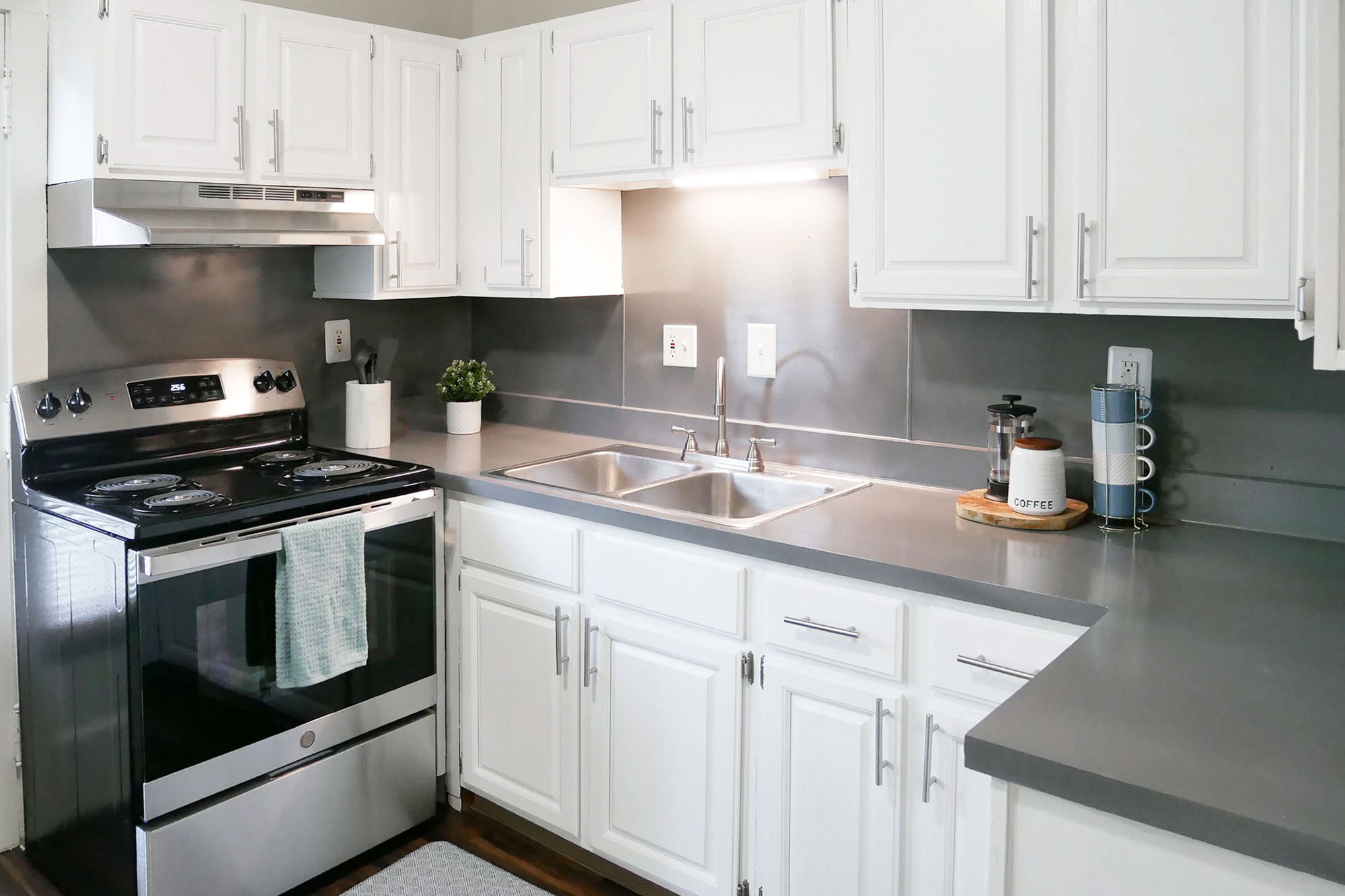 The Earhart #3 - 2 Bed 1 Bath - Kitchen