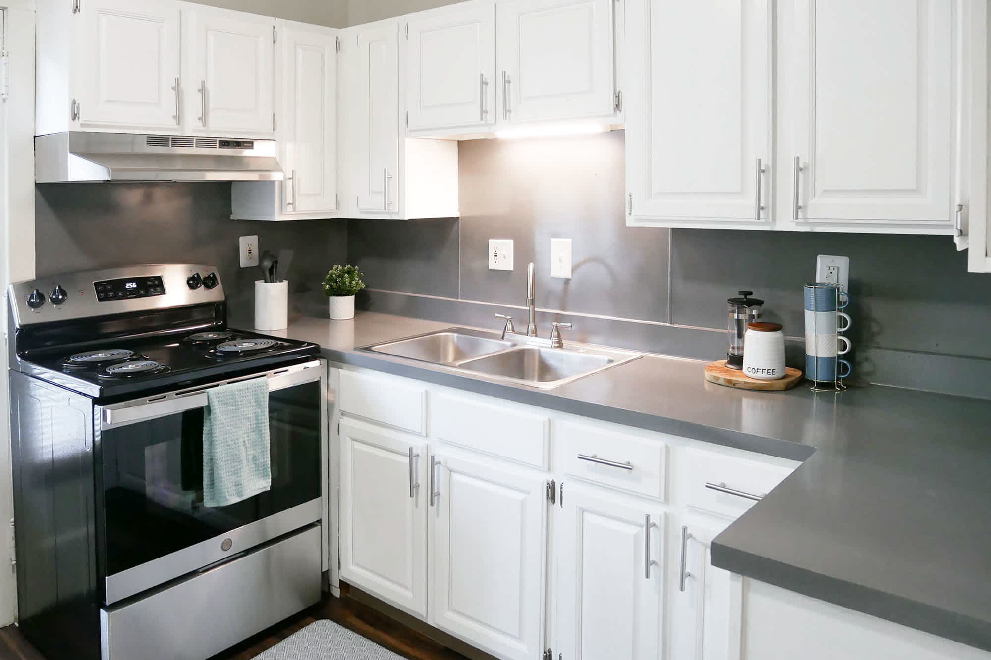 The Earhart #3 - 2 Bed 1 Bath - Kitchen