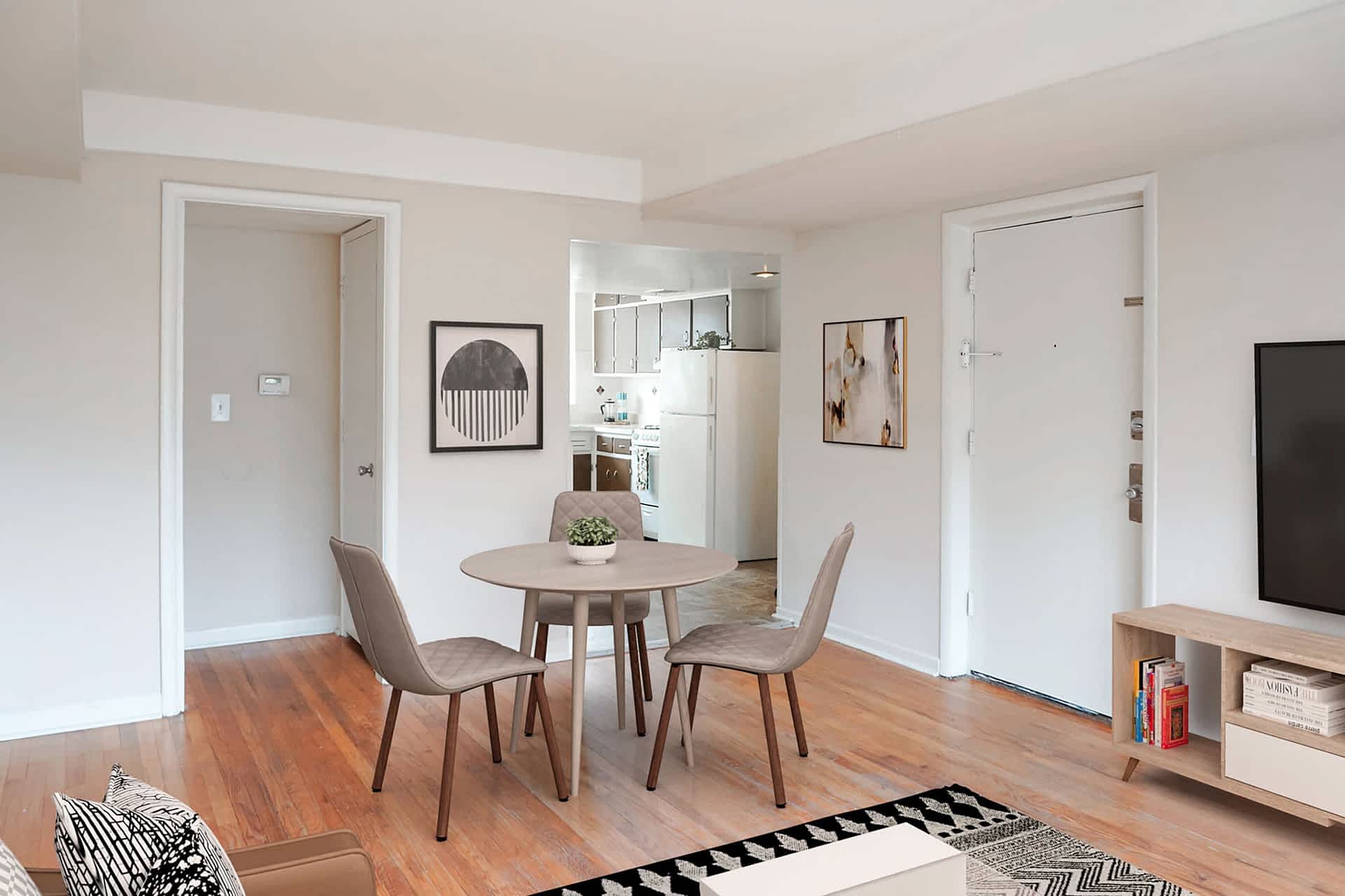 The Chambers - 3 Bed 1 Bath - Dining Area