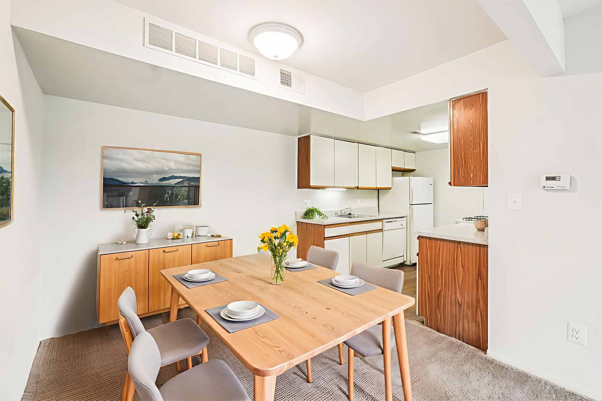 Grand Merais - 3 Bed 2 Bath - Dining Room