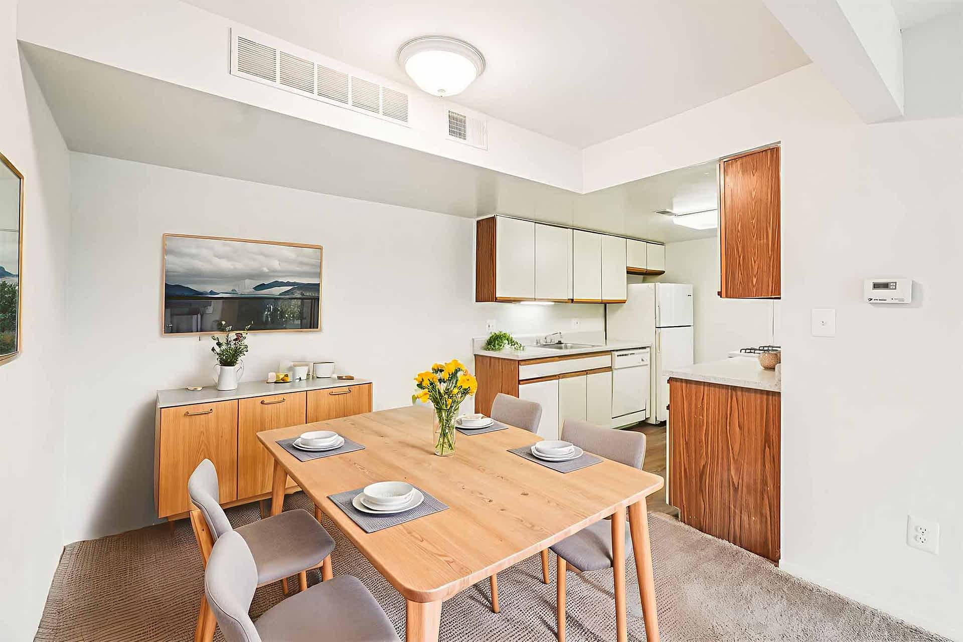 Grand Merais - 3 Bed 2 Bath - Dining Room