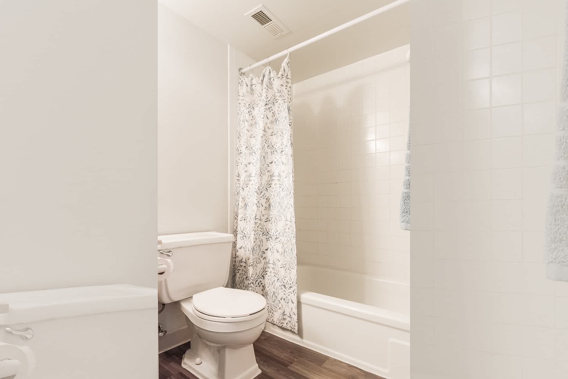 Drummond - 2 Bed 1.5 Bath - Second Bath