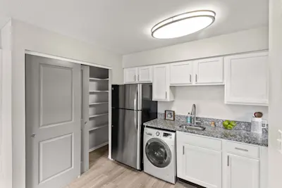 Eola - 1 Bed 1 Bath - Kitchen