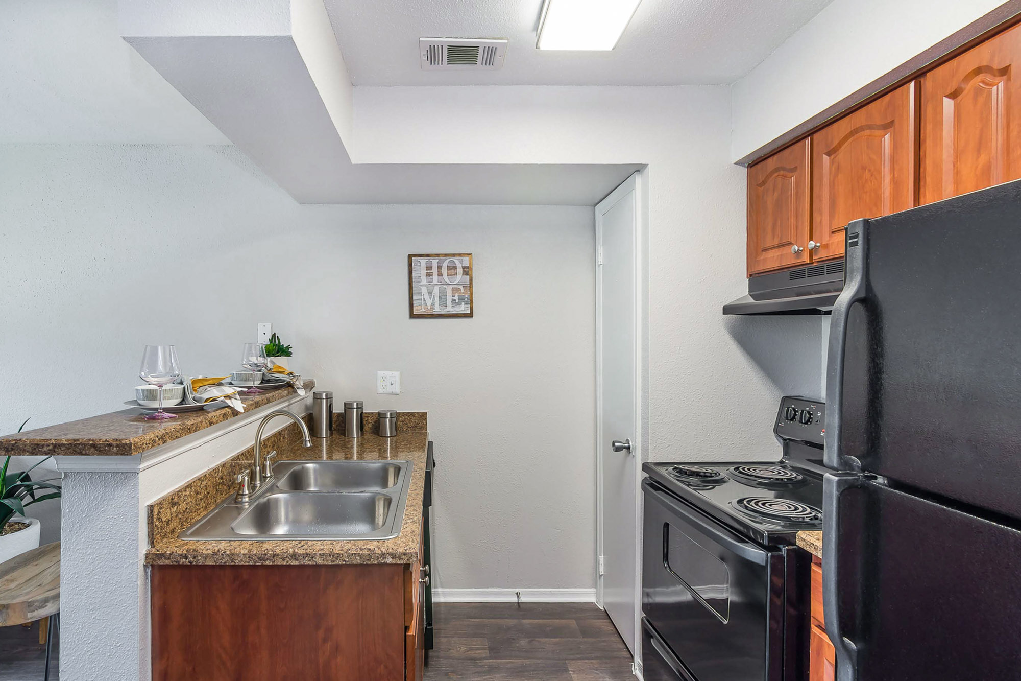 Clearwater - 1 Bed 1 Bath - Kitchen