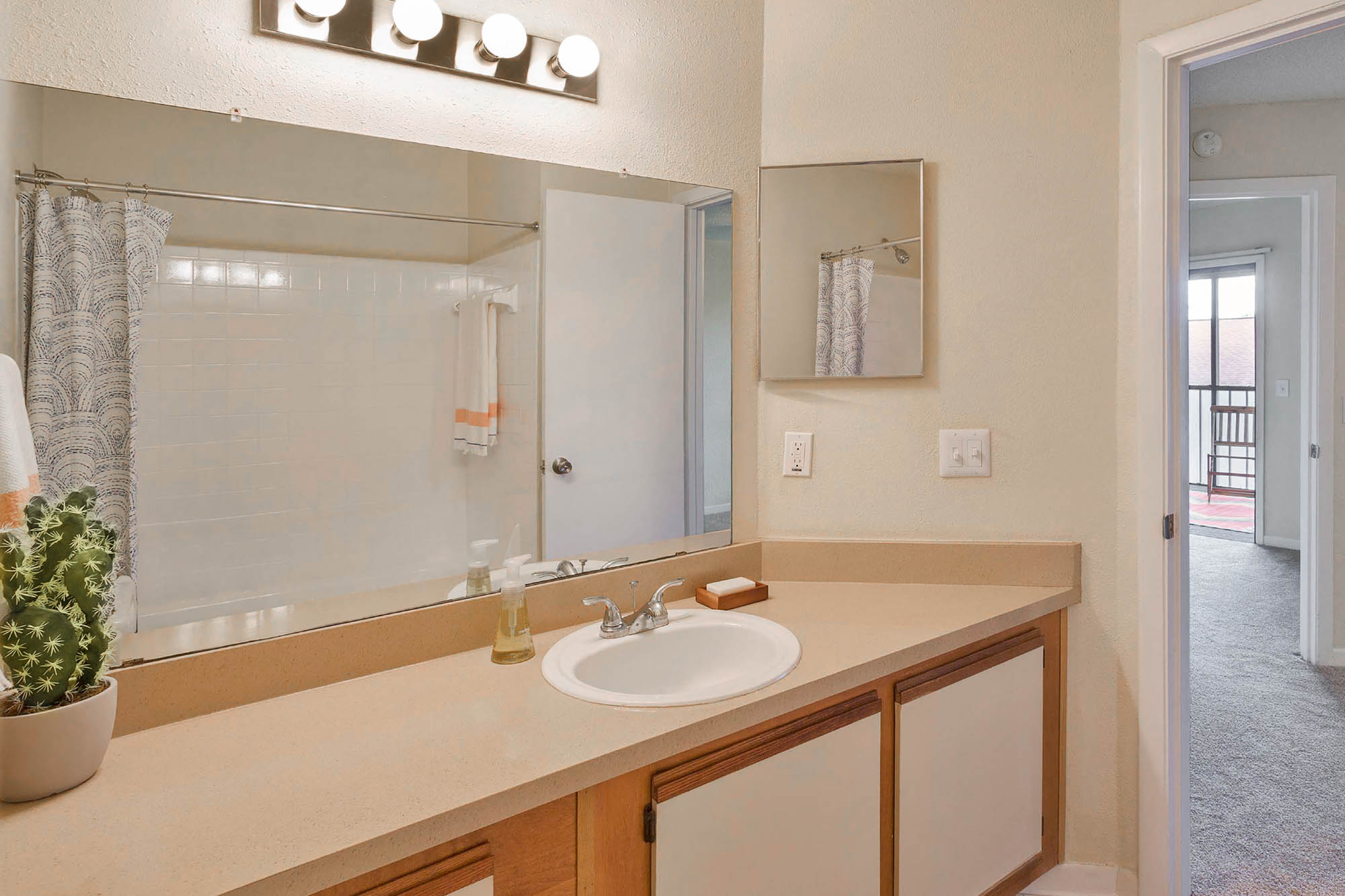 Tangelo - 1 Bed 1 Bath - Bathroom