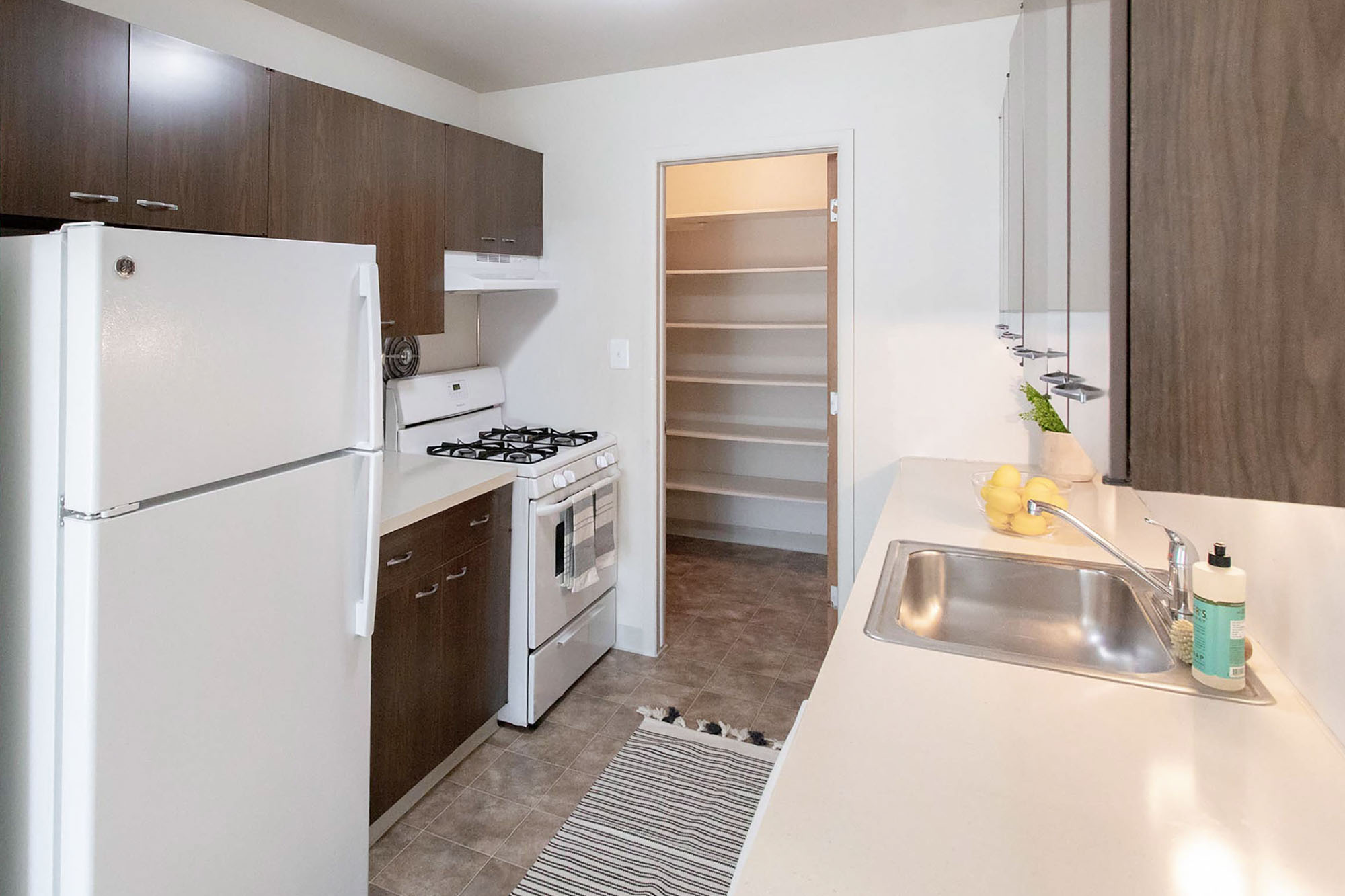 The Detroit - 2 Bed 1.5 Bath - Kitchen