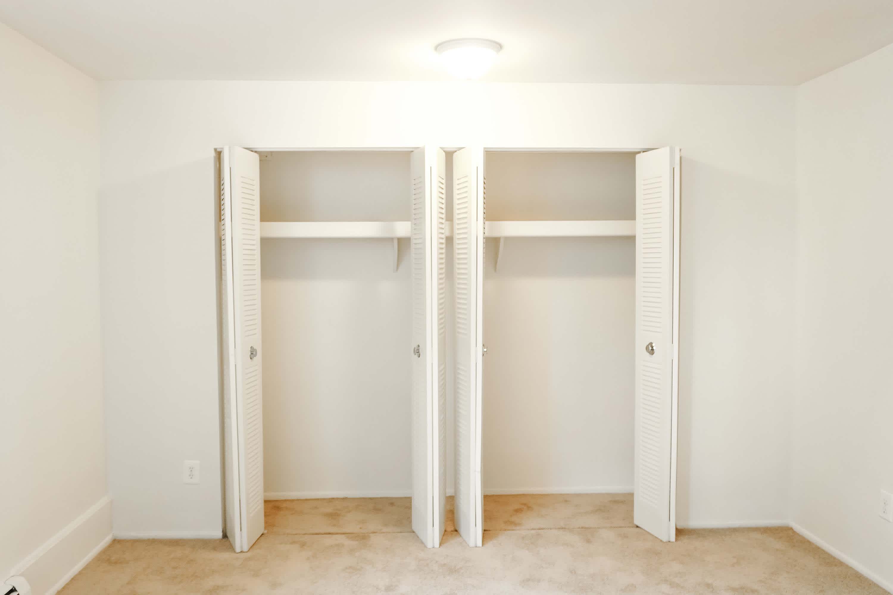 The Plymouth - 1 Bed 1 Bath - Master Closet
