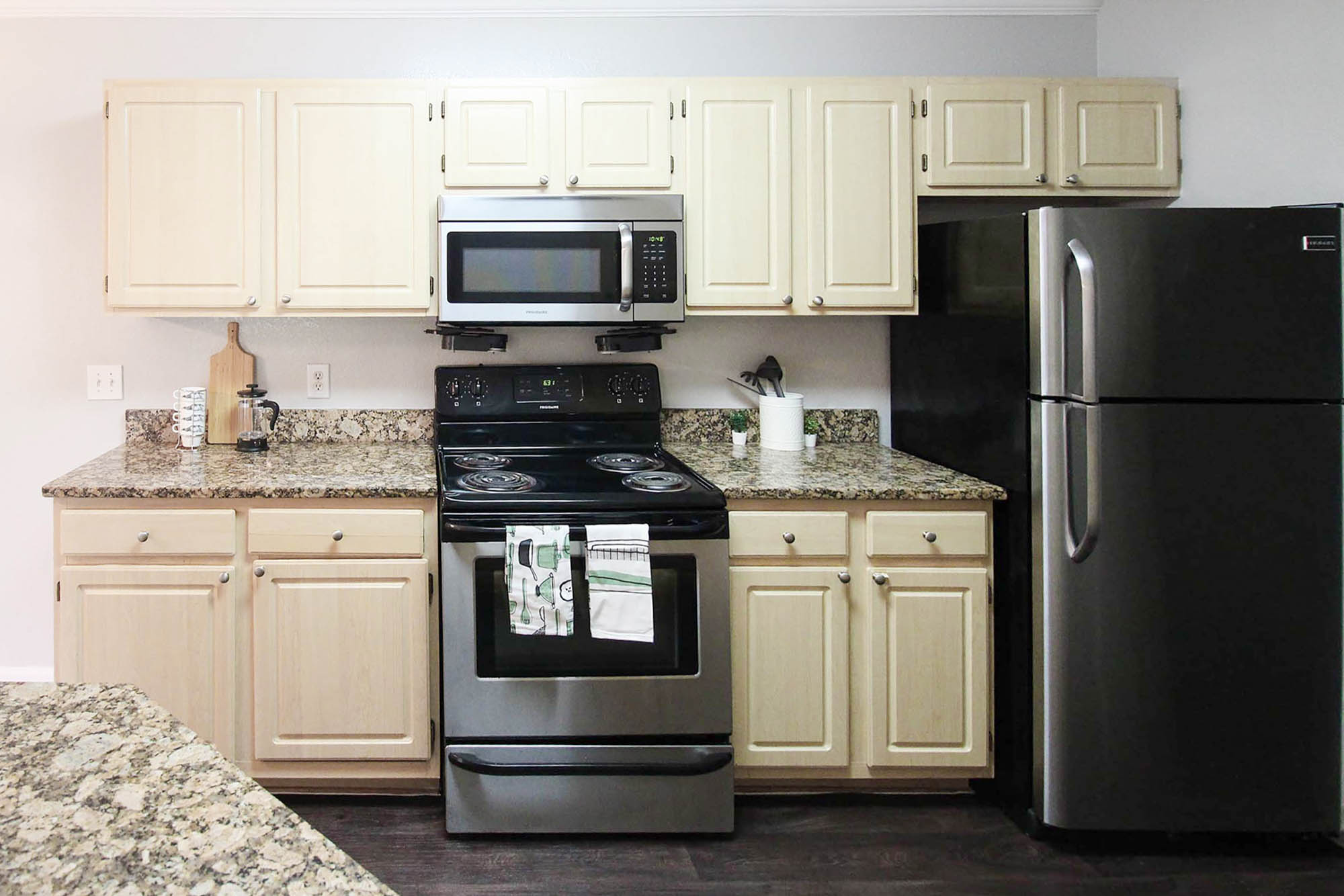 Pantera - 2 Bed 2 Bath - Kitchen