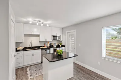 Jade+ - 2 Bed 1 Bath - Kitchen