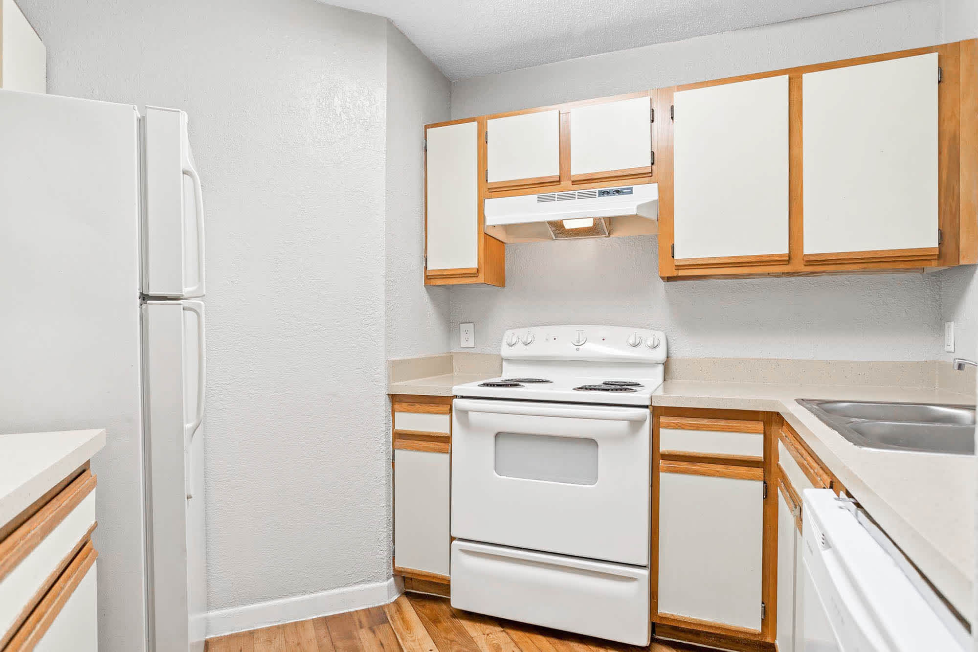 Ambersweet - 2 Bed 2 Bath - Kitchen - Euro Style Cabinets