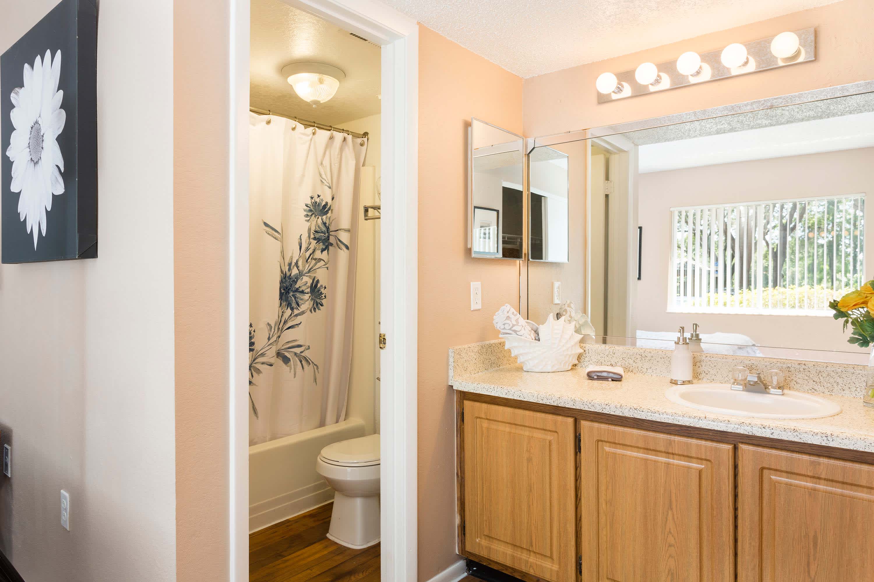 Granada - 2 Bed 2 Bath - Primary Bathroom