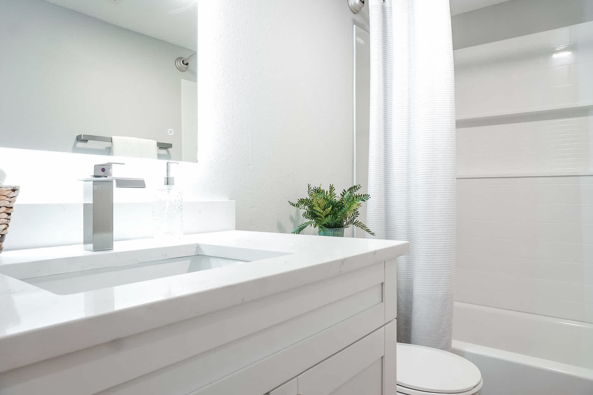 Central+ - 3 Bed 2 Bath - Bathroom 2