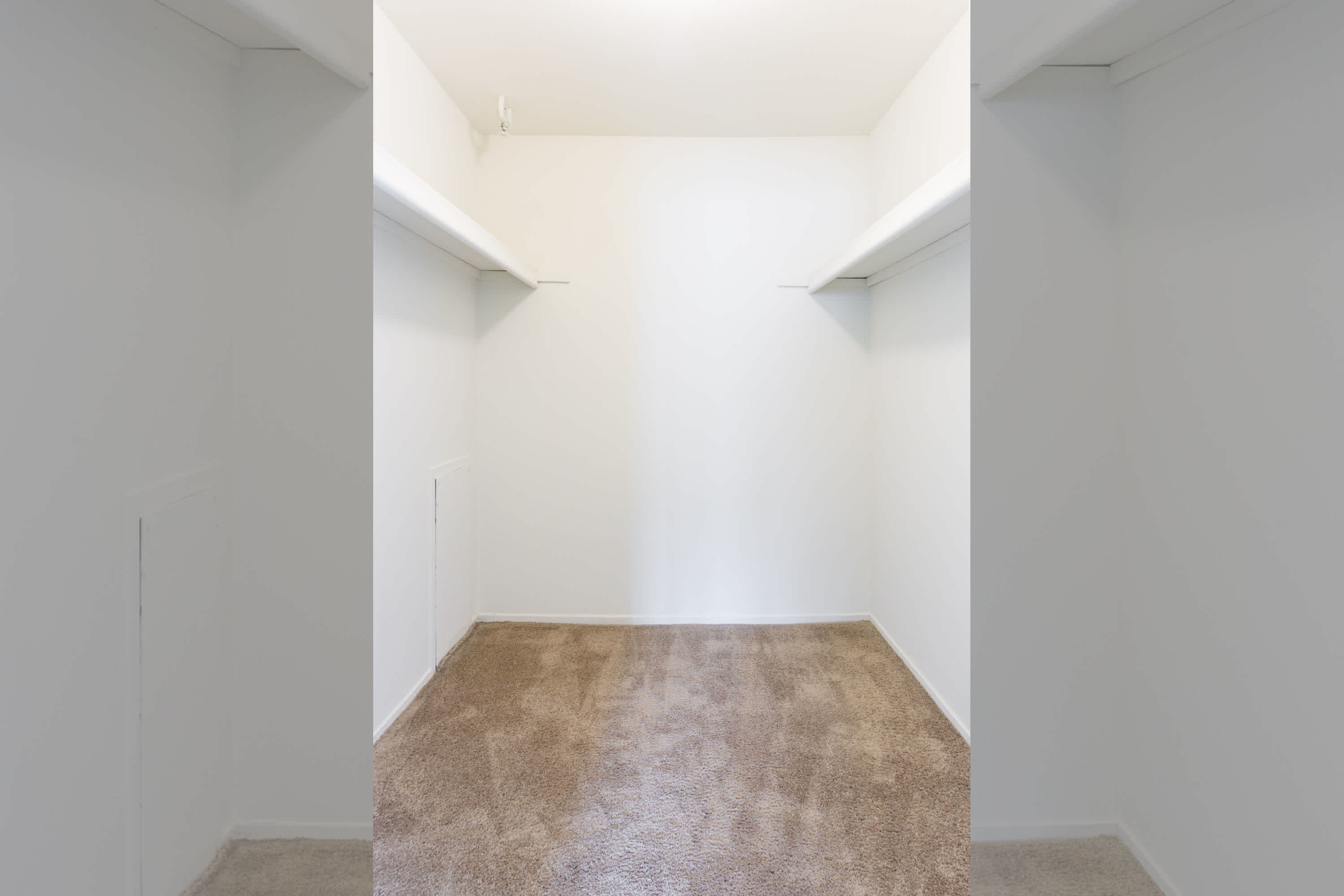 The Blue Heron - 2 Bed 2 Bath - Walk-In Closet