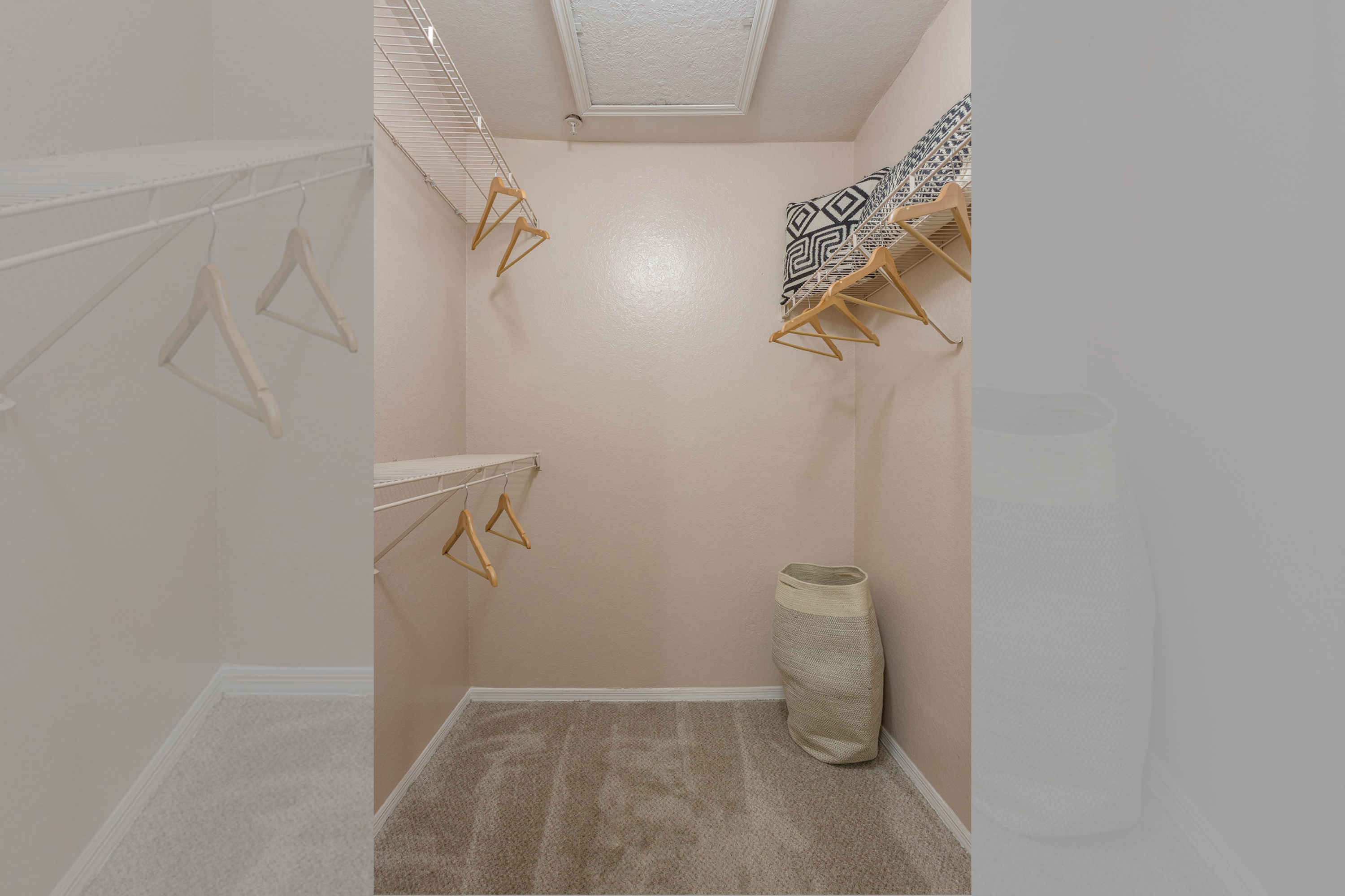 Castillo - 1 Bed 1 Bath - Walk-In Closet