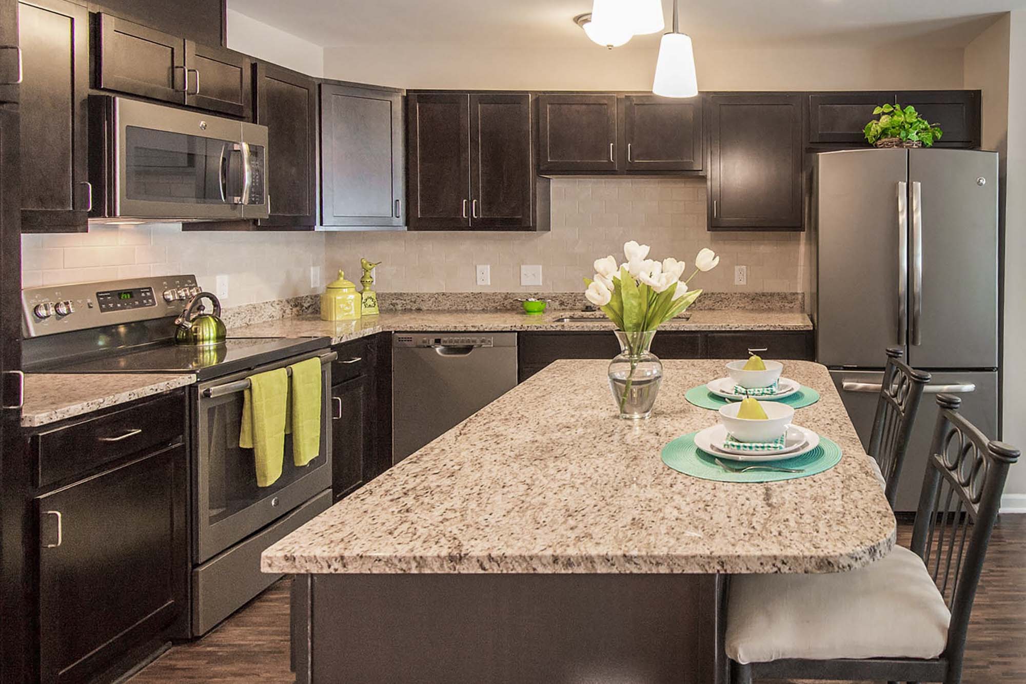 Summit & Thompson - 3 Bed 2.5 Bath - Kitchen Area