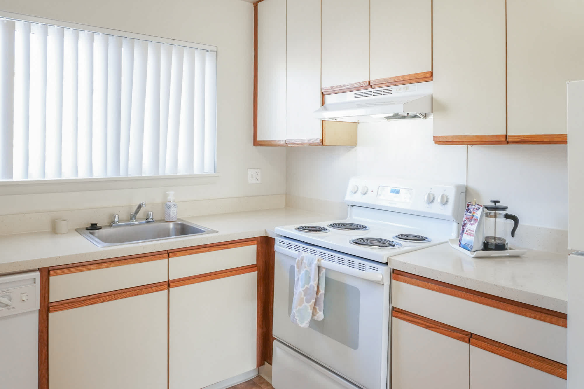 Superior - 2 Bed 1.5 Bath - Kitchen