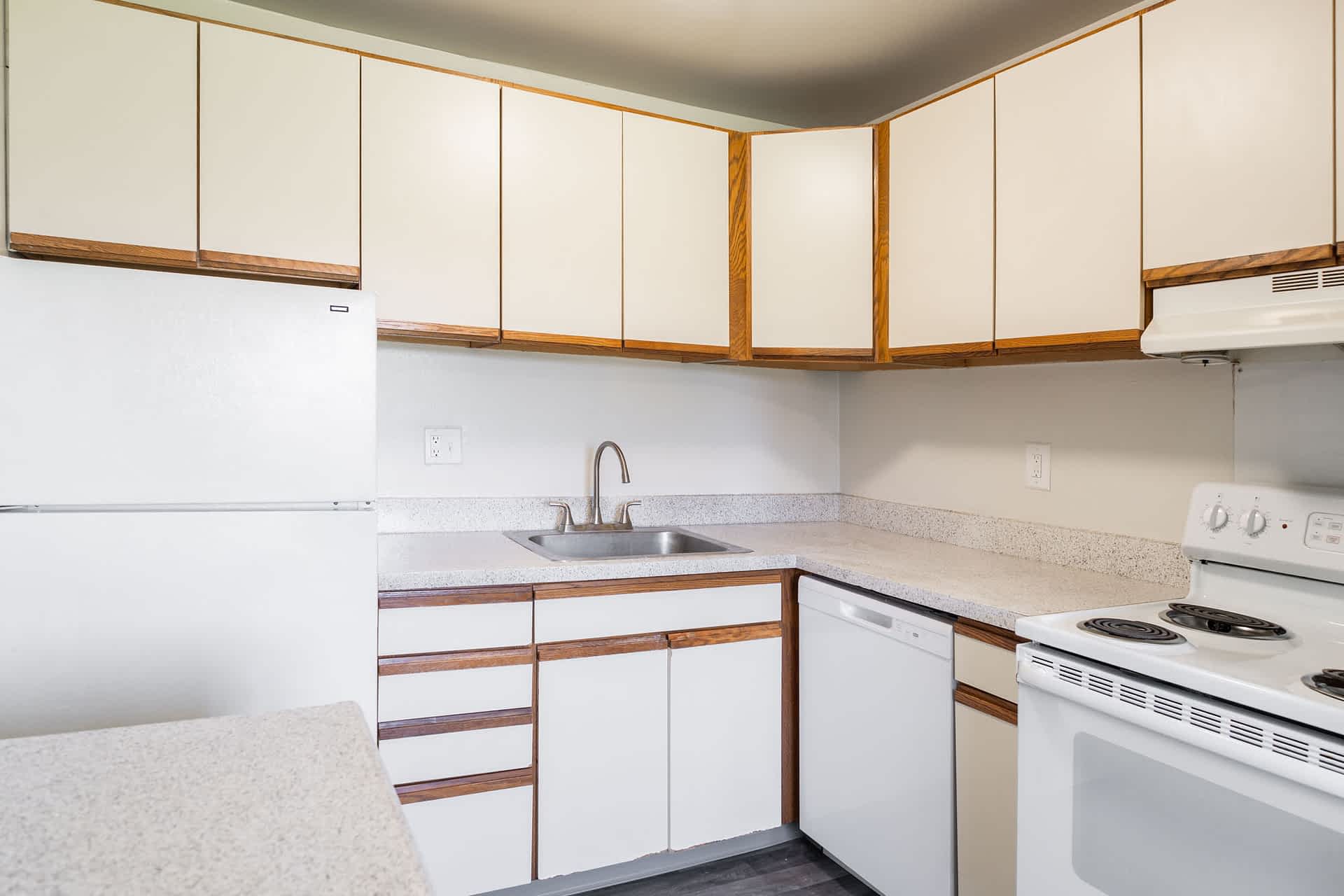 Michigan - 2 Bed 1 Bath - Kitchen