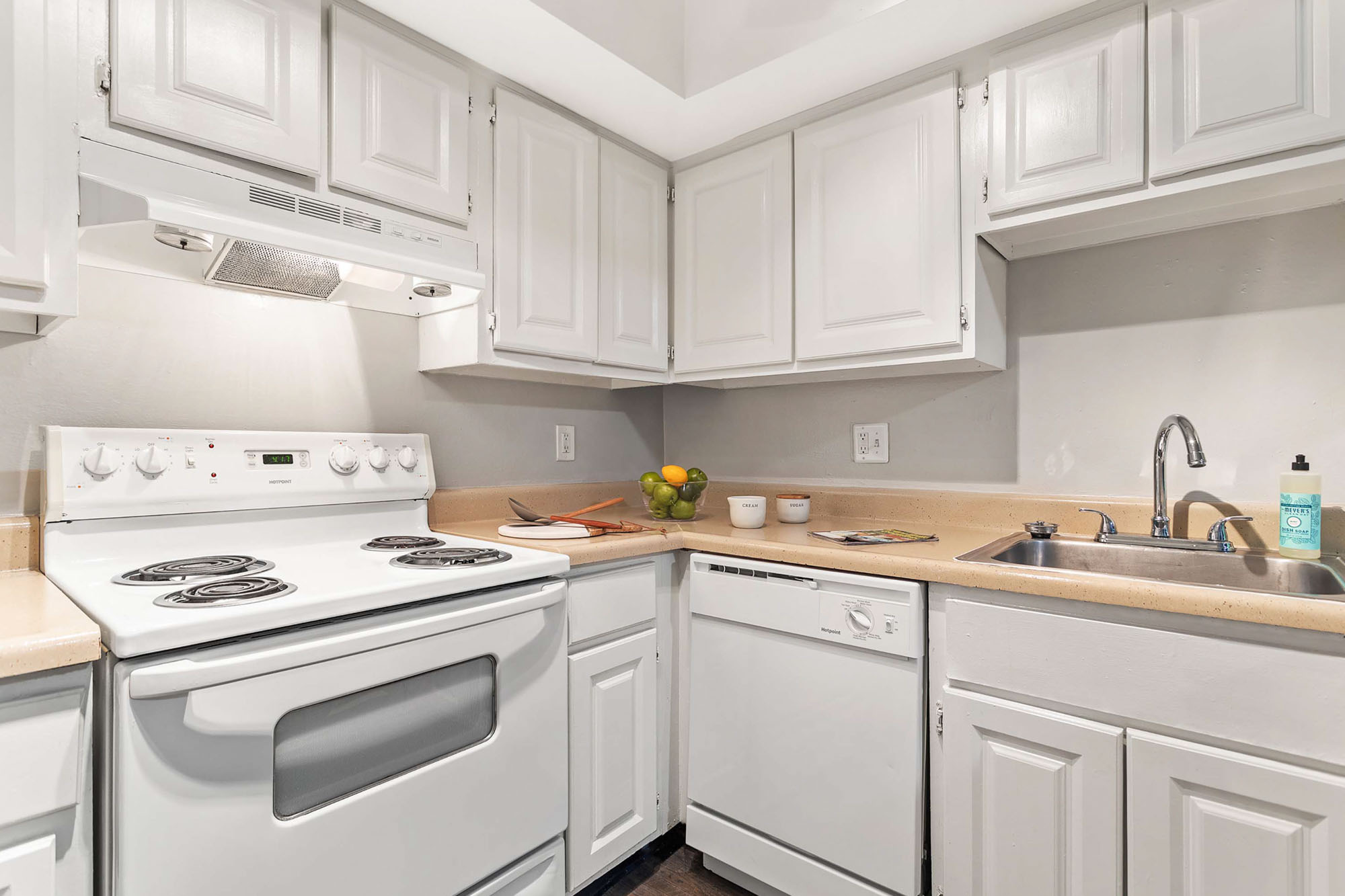 Central - 3 Bed 2 Bath - Kitchen