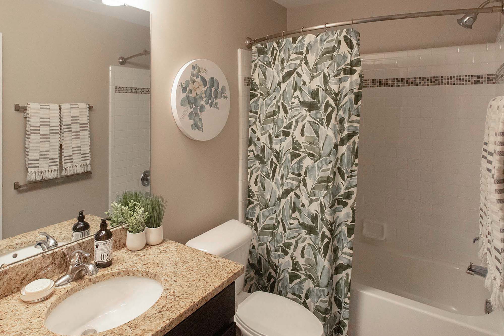 Main - 4 Bed 3.5 Bath - Bathroom 2