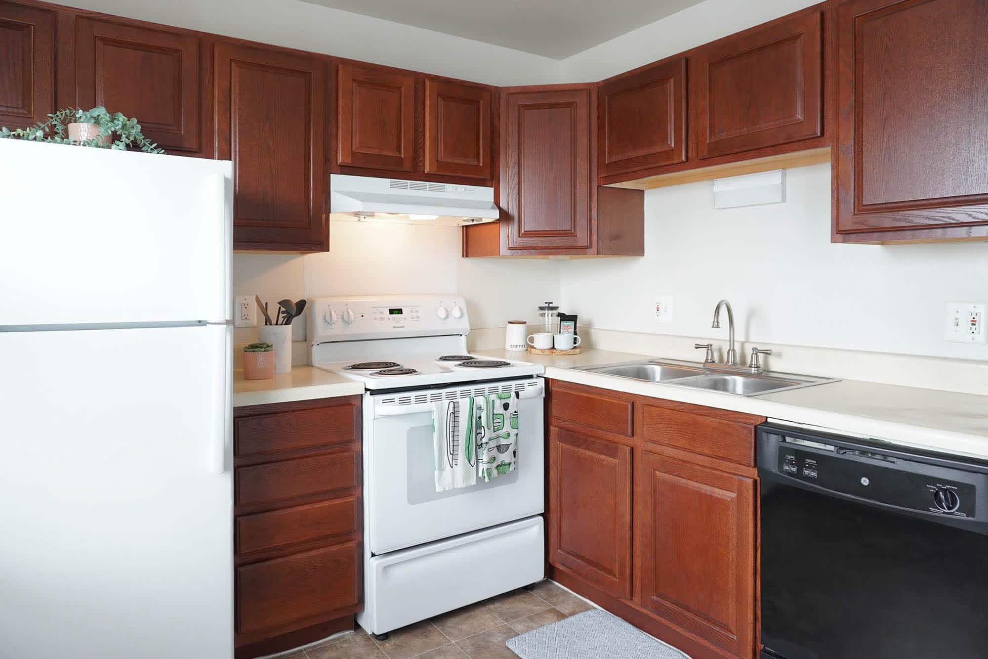 The Brantley - 1 Bed 1 Bath - Kitchen