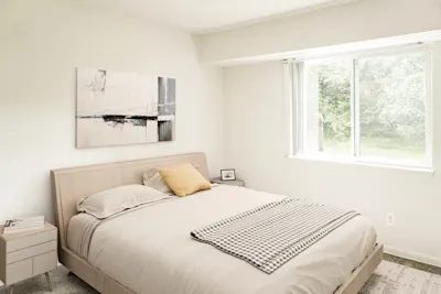 Ontario - 1 Bed 1 Bath - Bedroom