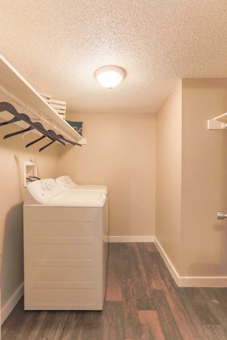 Eagle - 2 Bed 2 Bath - Master Closet and Laundry