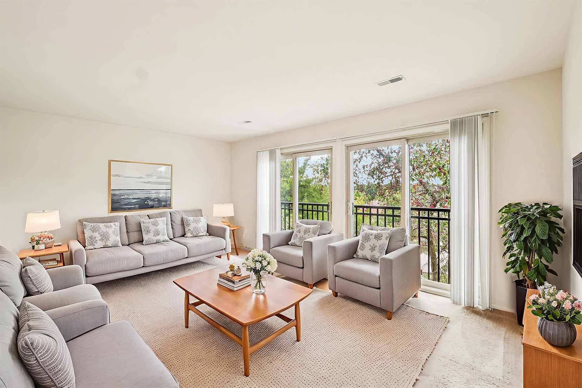 Grand Merais - 3 Bed 2 Bath - Living Room