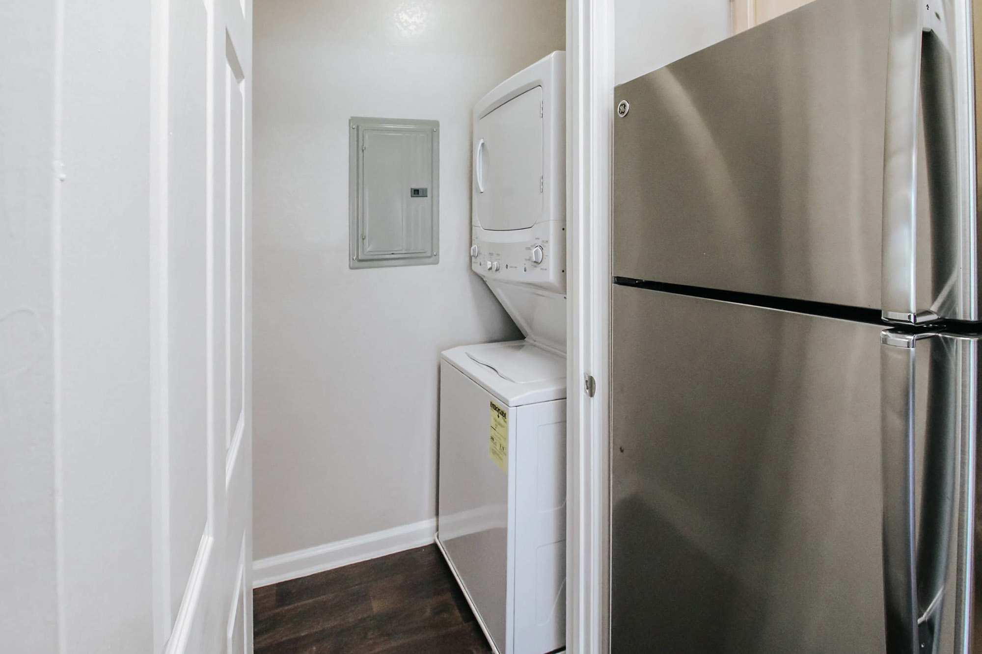 Aquila - 1 Bed 1 Bath - In-Unit Laundry