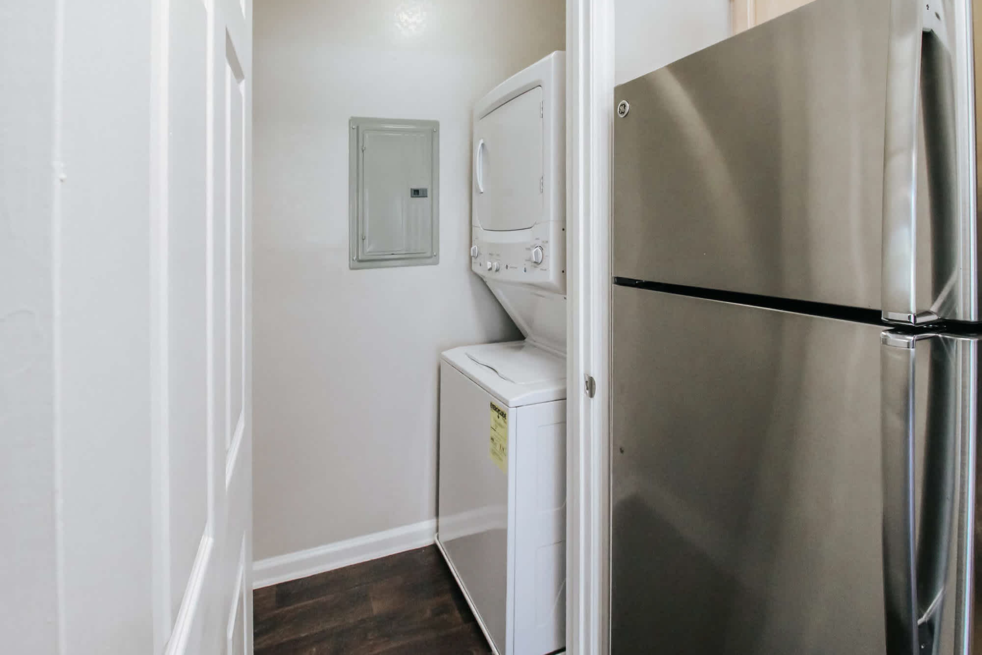 Aquila - 1 Bed 1 Bath - In-Unit Laundry