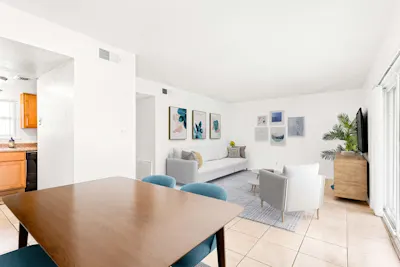 Gondola - 1 Bed 1 Bath - Living Room