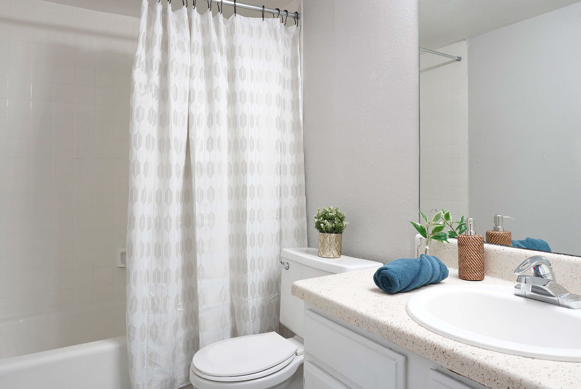 Sully - Studio - Bathroom