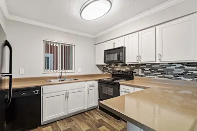 Silver - 3 Bed 2 Bath - Kitchen