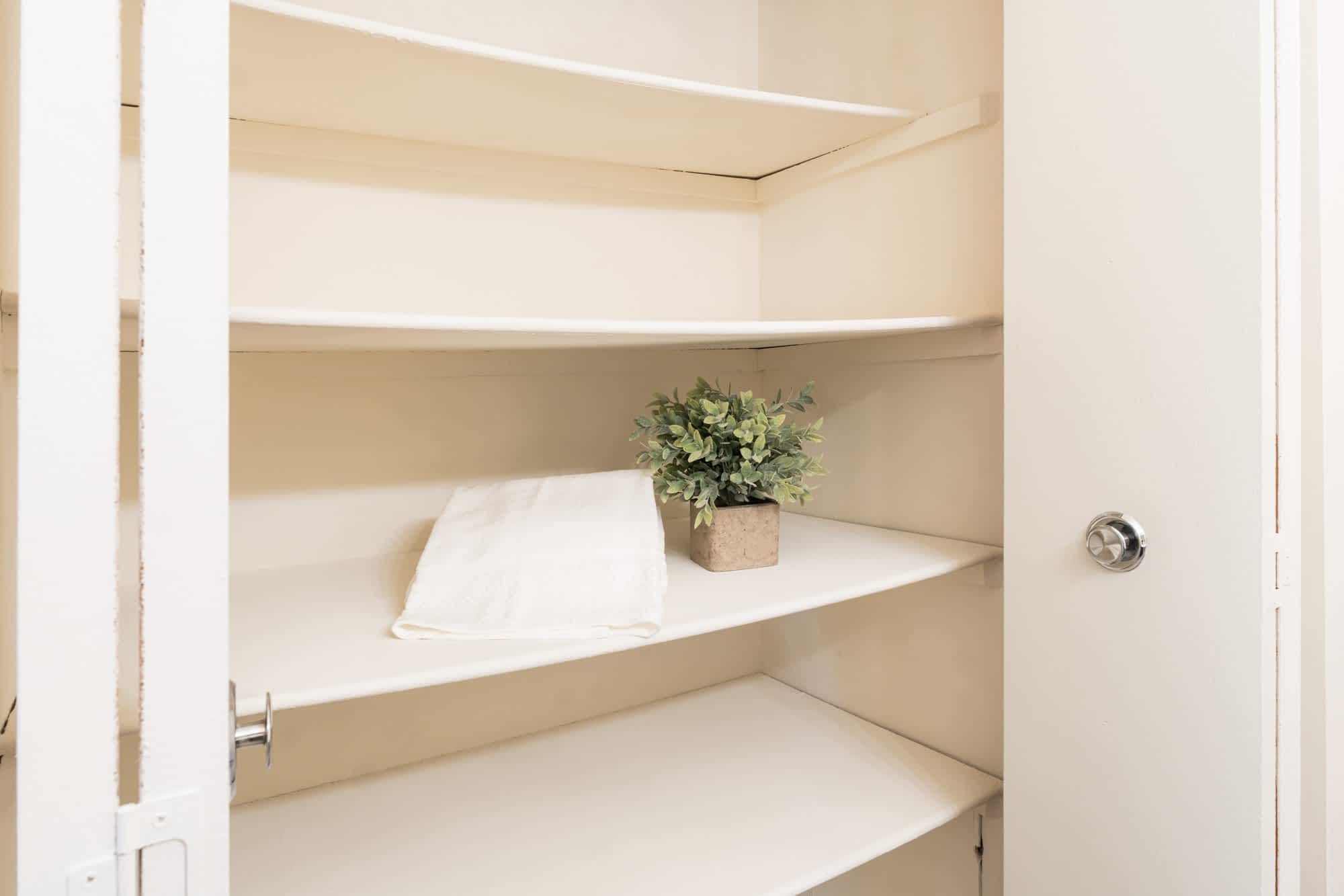Bay City - 2 Bed 1 Bath - Linen Closet