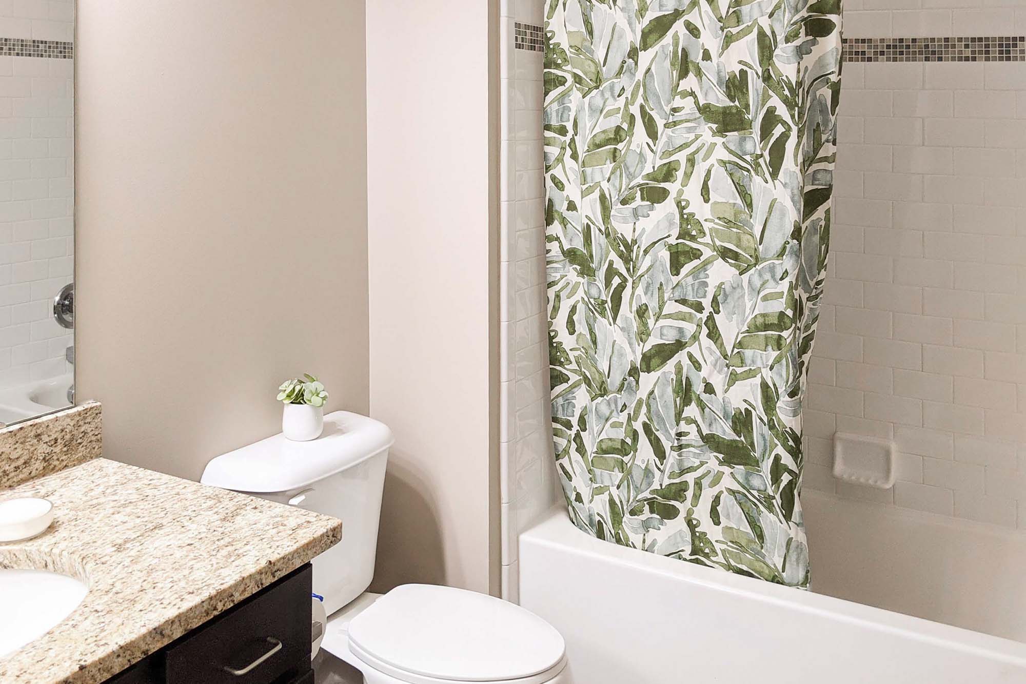 Lafayette - 3 Bed 2.5 Bath - Bathroom 2