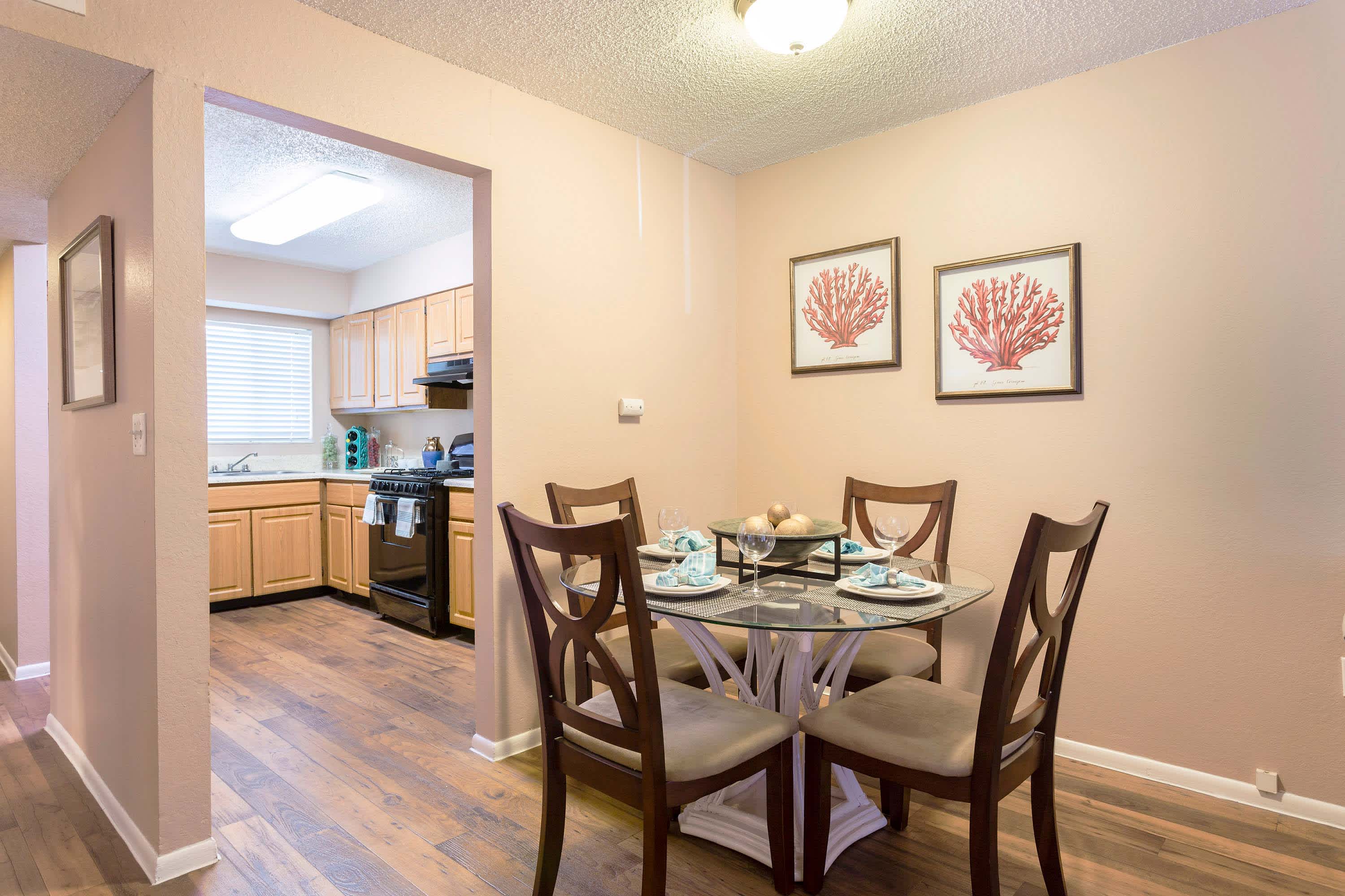 Granada - 2 Bed 2 Bath - Dining