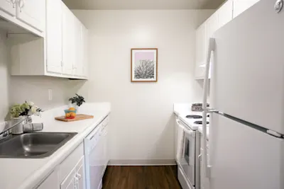 The George - 2 Bed 2 Bath - Kitchen