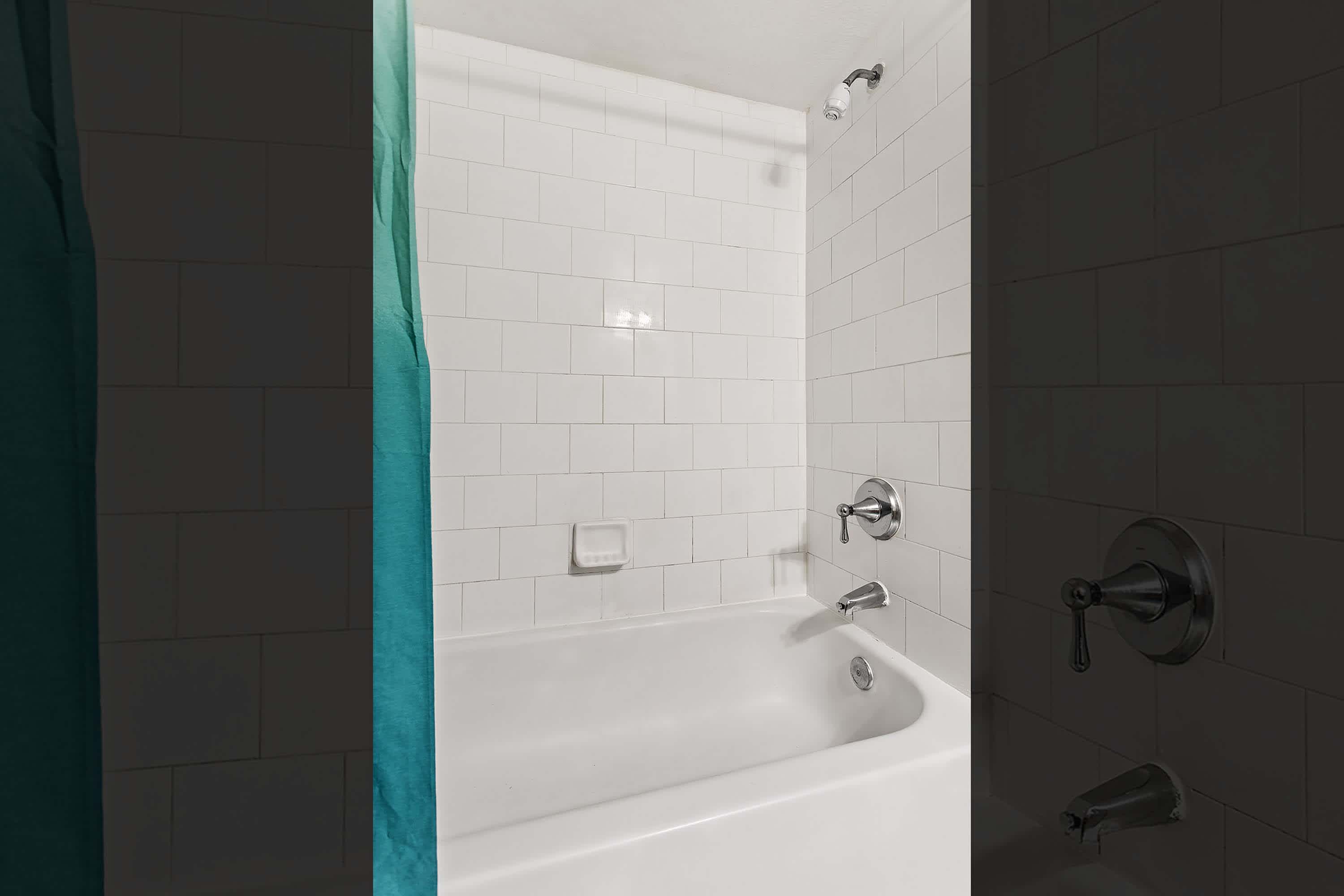The Conroy - 1 Bed 1 Bath - Bathroom Tub