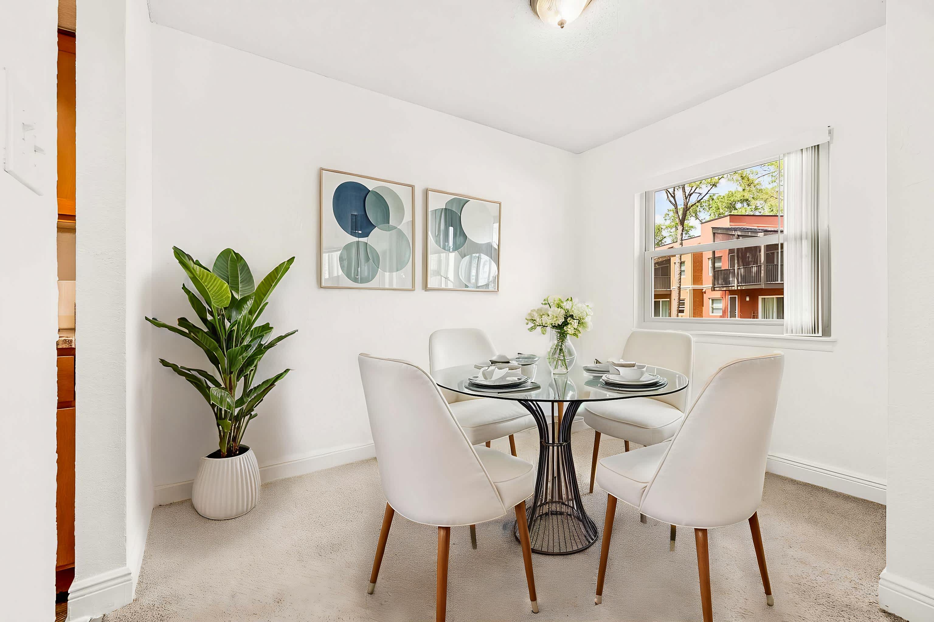 Schooner - 2 Bed 1 Bath - Dining Room