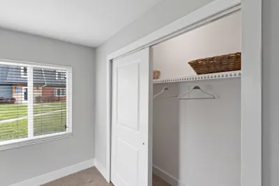 Jade - 2 Bed 1 Bath - Bedroom Closet